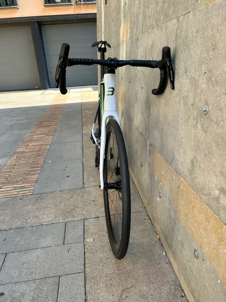 Basso Astra Disc Road Bike (Shimano 105 di2 / RE38)