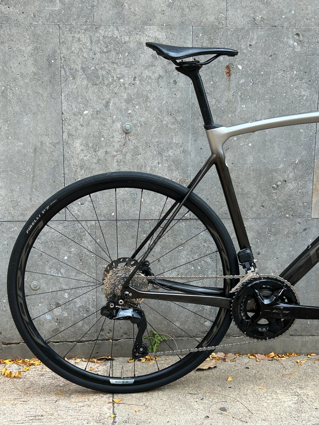 Ridley Fenix SLiC (Shimano 105 Di2) Road Bike  2024 Ex-Demo