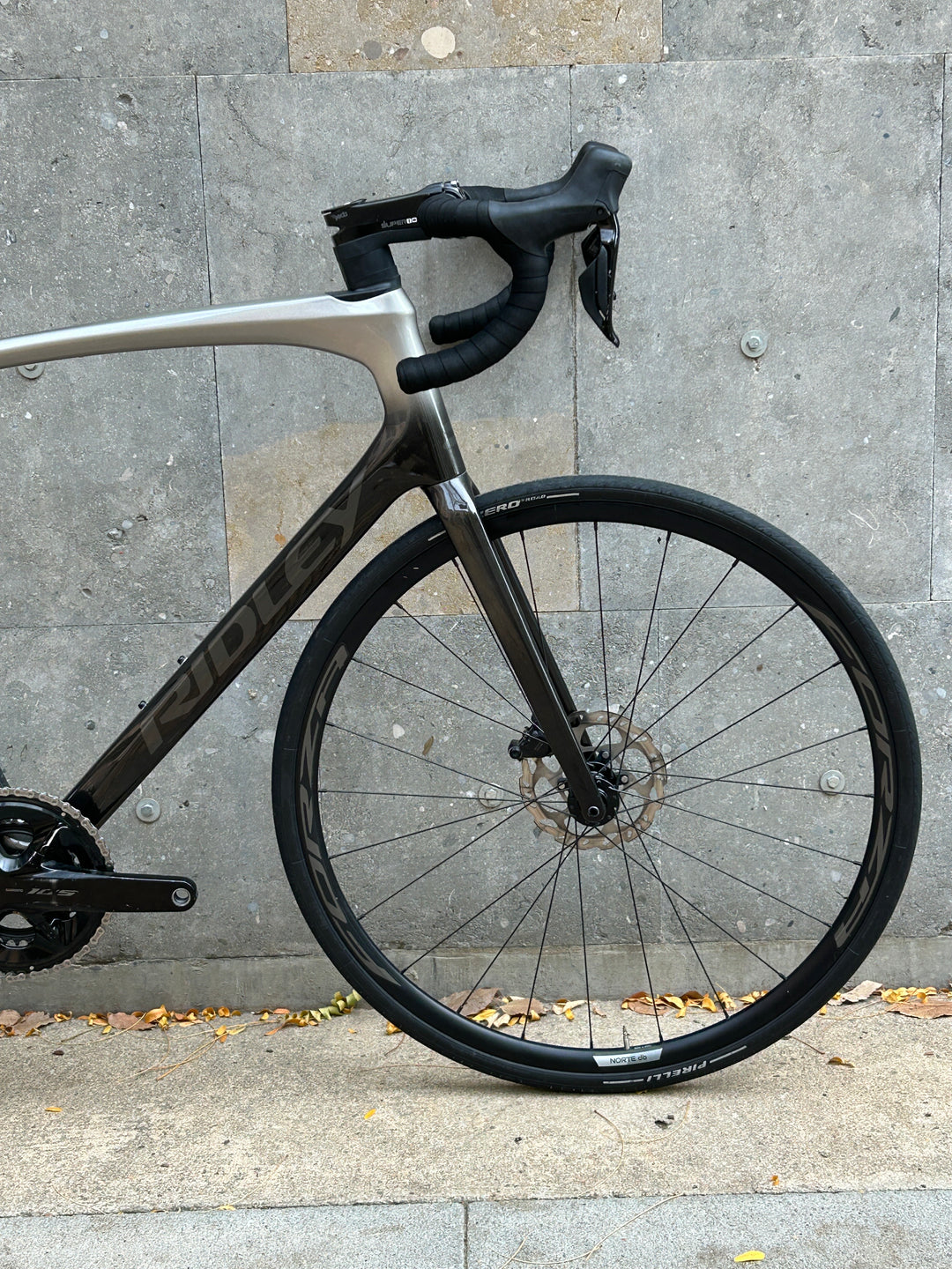 Ridley Fenix SLiC (Shimano 105 Di2) Road Bike  2024 Ex-Demo