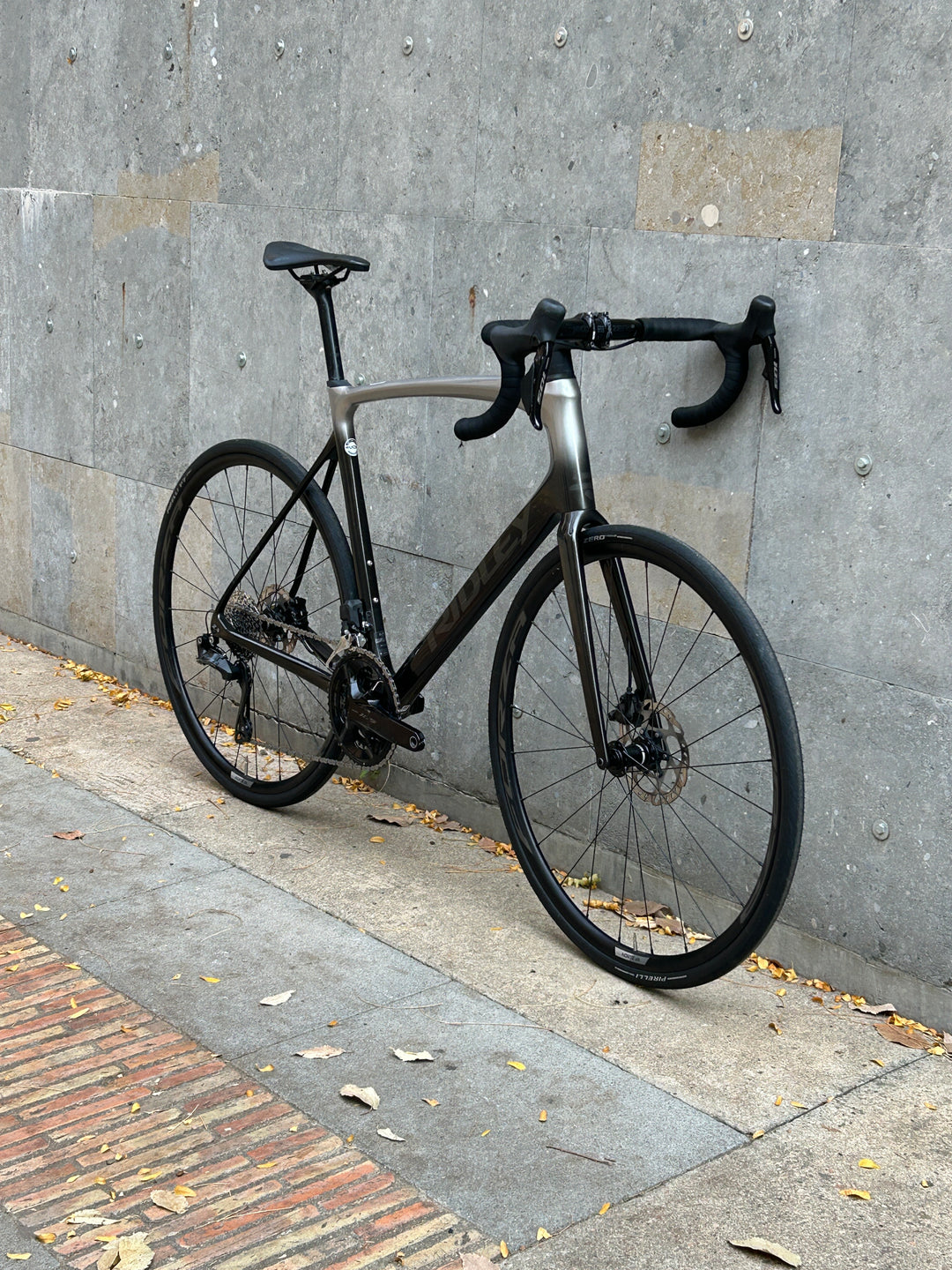 Ridley Fenix SLiC (Shimano 105 Di2) Road Bike  2024 Ex-Demo