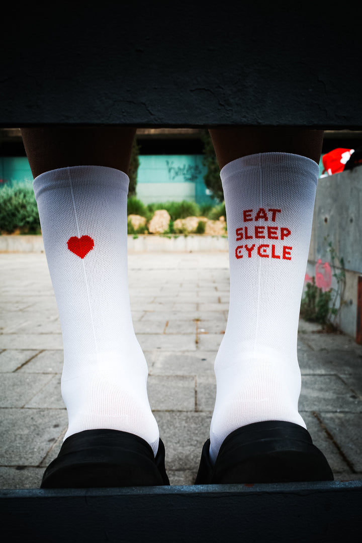 Calcetines con el logo del corazón del ciclo Eat Sleep