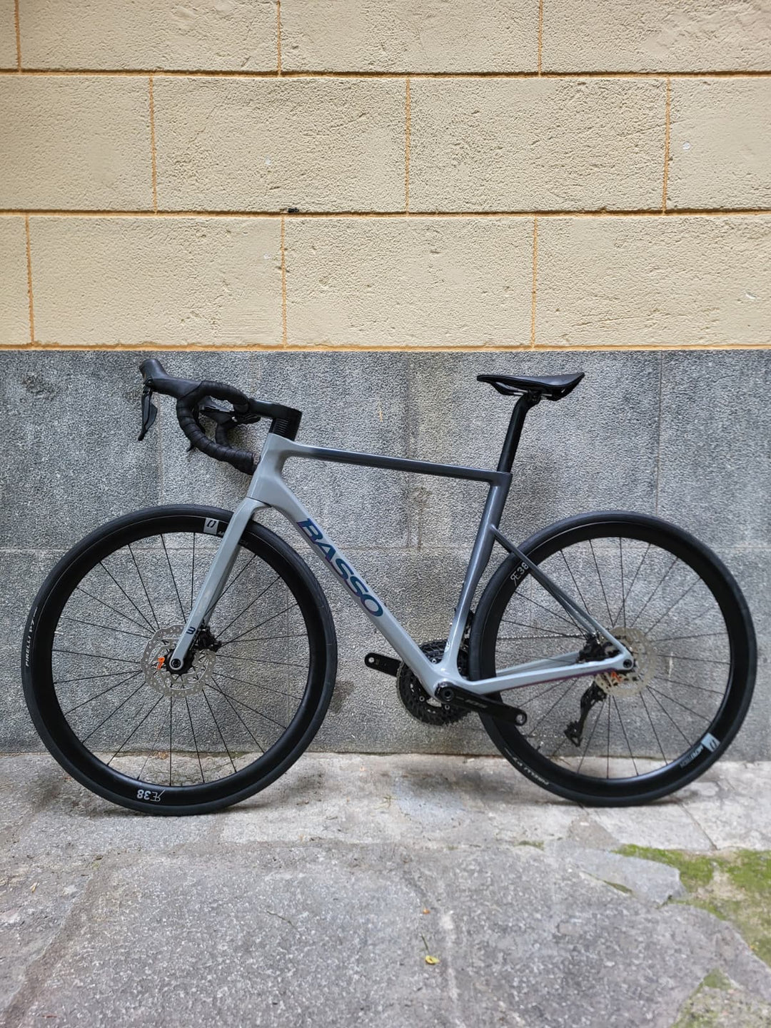 Bicicleta de carretera Basso Astra Disc (Shimano 105 di2) Ex-Demo - Mida 51
