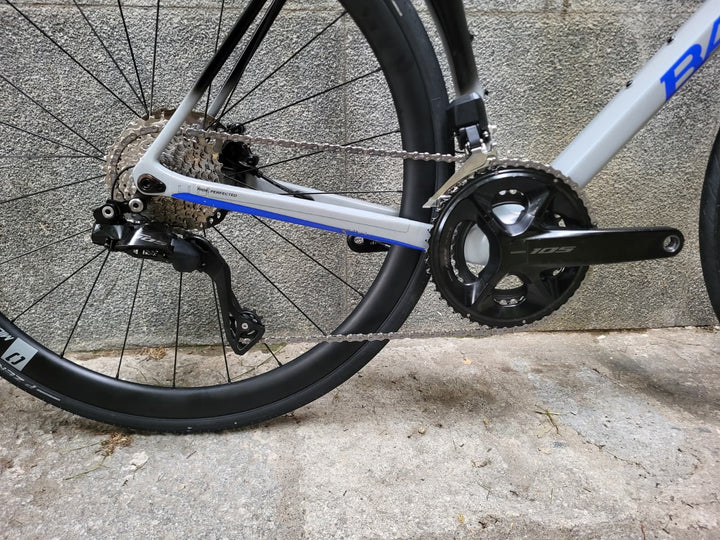 Bicicleta de carretera Basso Astra Disc (Shimano 105 di2 / RE38) talla 61 ex demo