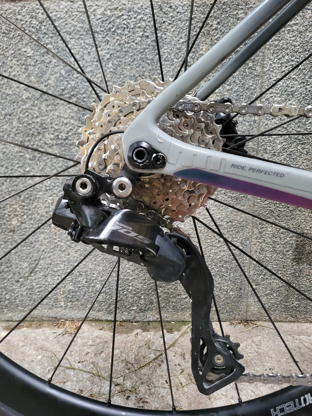 Bicicleta de carretera Basso Astra Disc (Shimano 105 di2) Ex-Demo - Mida 51