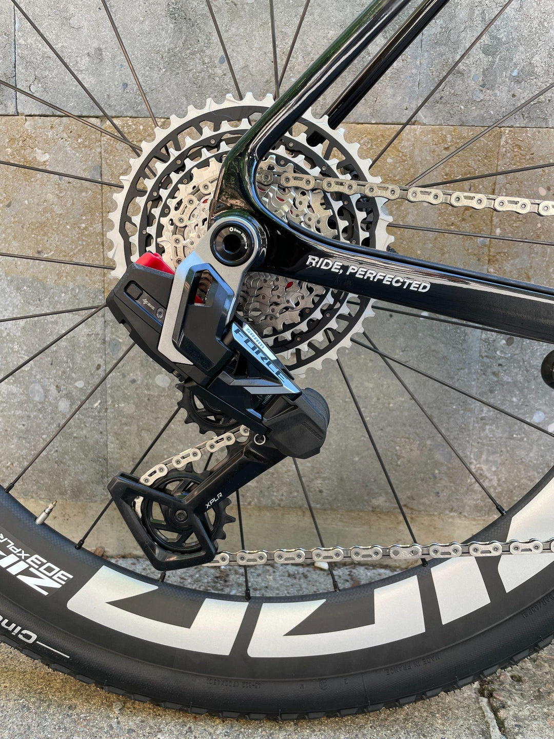 Basso Palta III (SRAM Force / ZIPP XPLR)