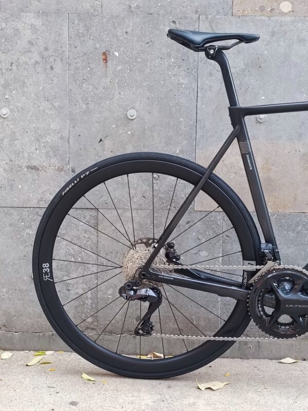 Basso Diamante Disc Road Bike RE38 Shimano Ultegra Di2 2023 Ex Demo 56 cm Stealth 2 scaled