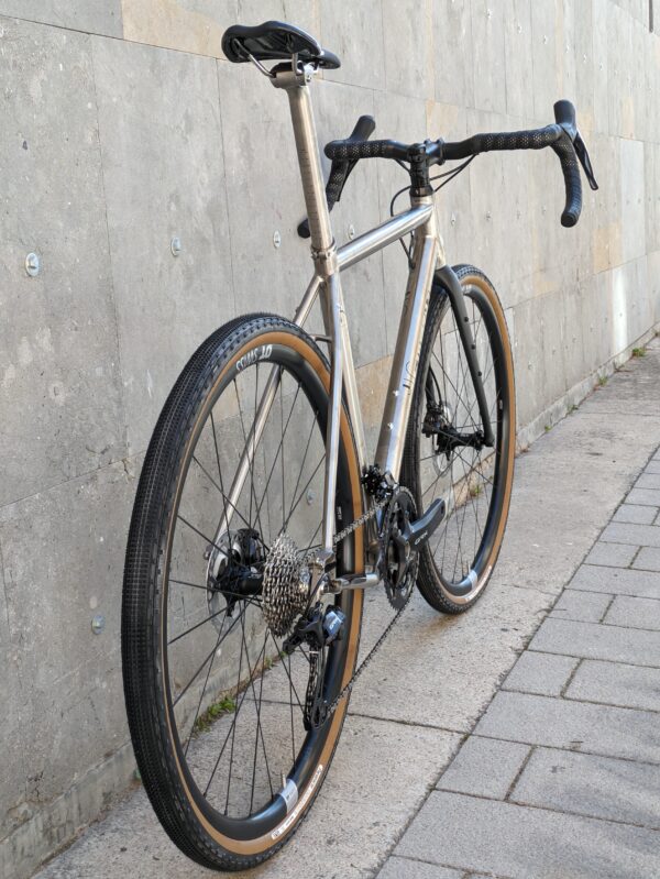 J Guillem Atalaya Titanium Gravel Bike Shimano GRX 2x12 4 1 scaled